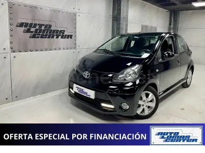 Usado Toyota Aygo City 68 CV (50 kW) 2012 Negro Utilitario