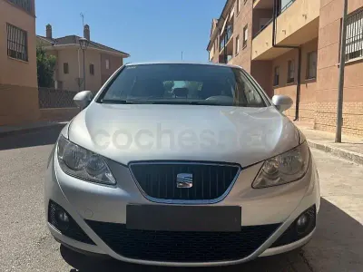 Usado Seat Ibiza Sport 100 CV (73 kW) 2010 Gris / plata Berlina