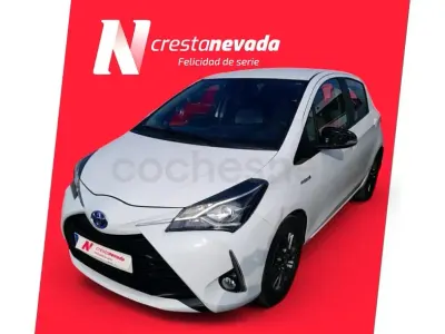Usado Toyota Yaris Hybrid Active 100 CV (73 kW) 2020 Blanco Berlina