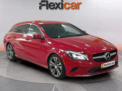 Usado Mercedes CLA200 Shooting Brake 136 CV (100 kW) 2017 Rojo Familiar