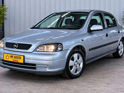 Usado Opel Astra Edition 100 CV (73 kW) 2002 Gris / plata Berlina