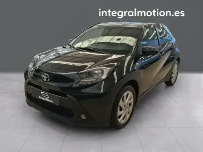 Usado Toyota Aygo X Play 72 CV (52 kW) 2025 Negro SUV