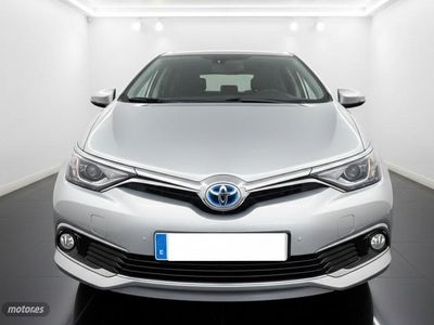 Usado Toyota Auris 99 CV (72 kW) 2018 Gris / plateado Berlina