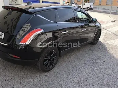 Usado Lancia Delta 120 CV (88 kW) 2010 Negro Utilitario