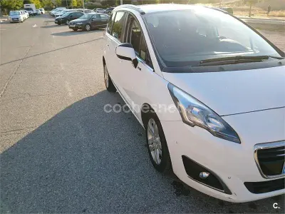 Usado Peugeot 5008 Style 130 CV (95 kW) 2016 Blanco Monovolumen