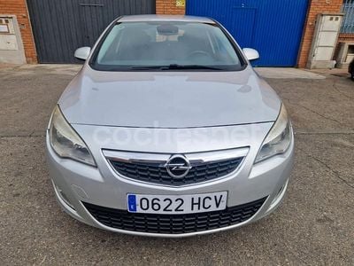 Usado Opel Astra Excellence 110 CV (80 kW) 2011 Gris / plata Berlina