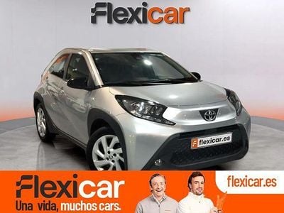 Gris Usado 2024 Toyota Aygo Play Utilitario | 15.990 € (Precio justo)