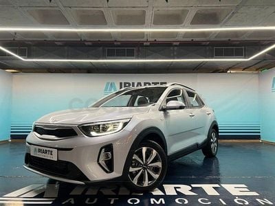 Usado Kia Stonic 100 CV (73 kW) 2022 Amarillo SUV