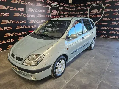 Usado Renault Scénic Expression 105 CV (77 kW) 2001 Gris / plata Monovolumen