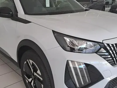 Nuevo Peugeot 2008 Allure 145 CV (106 kW) 2026 Blanco okenite SUV