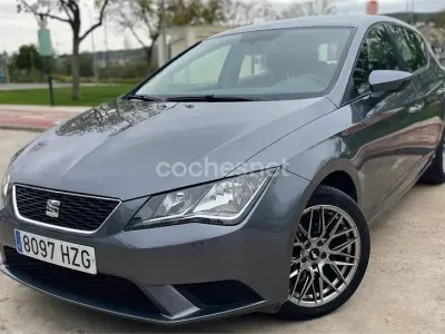 Usado Seat Leon Reference 105 CV (77 kW) 2014 Gris / plata Berlina