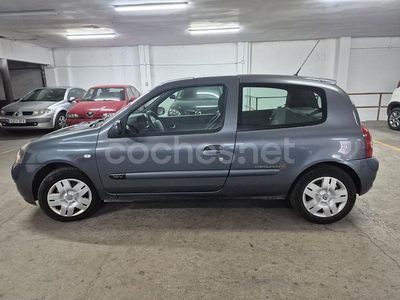 Gris / plata Usado 2005 Renault Clio II Authentique Berlina | 2390 € (Buen precio)