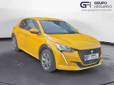 Usado Peugeot e-208 Allure 100 kW (136 HP) 2020 Amarelo Citadino