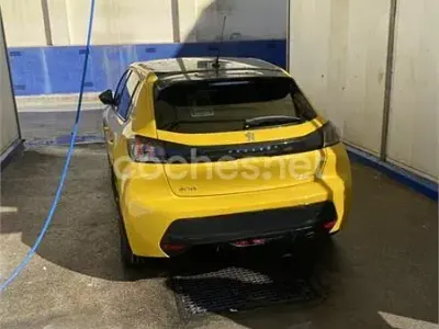 Usado Peugeot 208 GT-line 100 CV (73 kW) 2019 Amarillo Utilitario