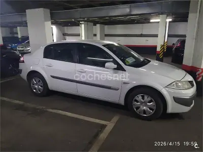 Begagnad Renault Mégane II Dynamique 120 HK (88 kW) 2006 Vit Sedan