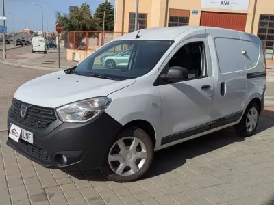 Usado Dacia Dokker Essentiel 109 CV (80 kW) 2021 Blanco Monovolumen
