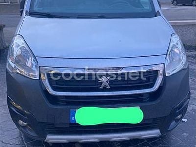 Usado Peugeot Partner Tepee Outdoor 100 CV (73 kW) 2016 Gris / plata Monovolumen