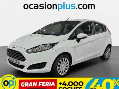Usado Ford Fiesta Trend 75 CV (55 kW) 2015 Blanco Utilitario