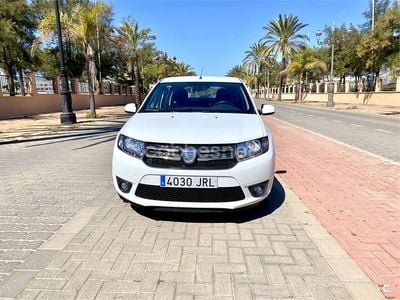 Usado Dacia Sandero Lauréate 90 HP (66 kW) 2016 Branco Sedan