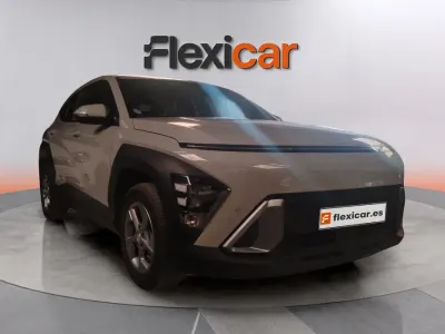 Usado Hyundai Kona 141 CV (103 kW) 2024 Gris SUV