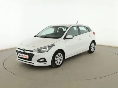 Usado Hyundai i20 75 CV (55 kW) 2019 Blanco Utilitario