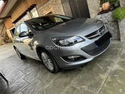 Usado Opel Astra Selective 110 CV (80 kW) 2015 Gris / plata Berlina