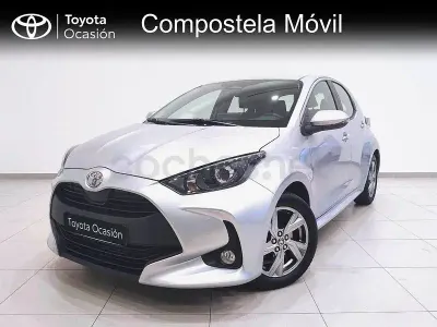 Usado Toyota Yaris Hybrid Active 116 CV (85 kW) 2025 Gris / plata Berlina