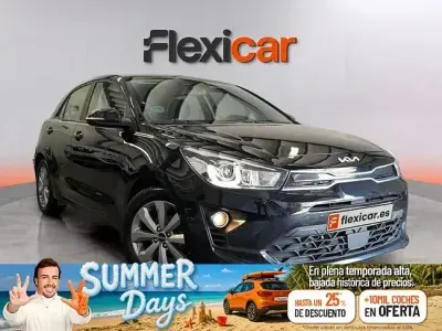 Usado Kia Rio 84 CV (61 kW) 2023 Negro Berlina