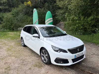 Usado Peugeot 308 SW Active 130 CV (95 kW) 2020 Blanco Familiar