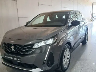 Usado Peugeot 3008 Active 130 CV (95 kW) 2022 Gris / plata SUV