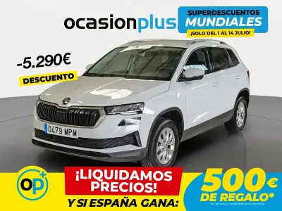 Usado Skoda Karoq Selection 115 CV (84 kW) 2024 Blanco SUV