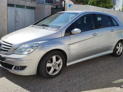 Usado Mercedes B200 140 CV (102 kW) 2008 Gris / plata Monovolumen