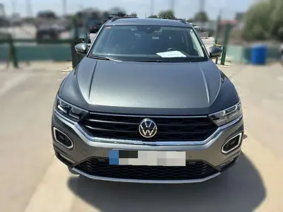 Usado VW T-Roc Advance 110 CV (80 kW) 2021 Gris SUV