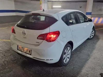 Usado Opel Astra Business 110 CV (80 kW) 2016 Blanco Berlina