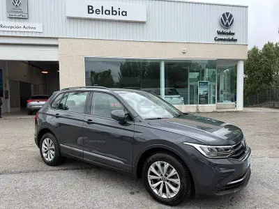 Usado VW Tiguan 122 CV (89 kW) 2022 Gris / plata SUV