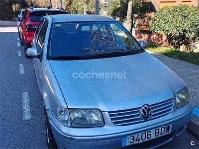 Usado VW Polo Trendline 75 CV (55 kW) 2001 Gris / plata Berlina
