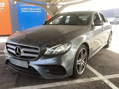 Usado Mercedes E350 299 CV (219 kW) 2018 Gris / plata Berlina