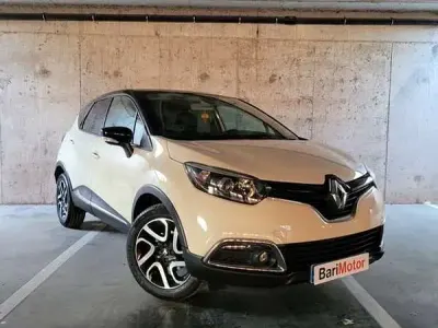 Begagnad Renault Captur Zen 120 HK (88 kW) 2016 Beige SUV
