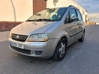 Usado Fiat Idea Active 95 CV (69 kW) 2005 Gris / plata Monovolumen