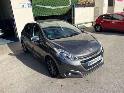 Usado Peugeot 208 Style 82 CV (60 kW) 2019 Gris Utilitario