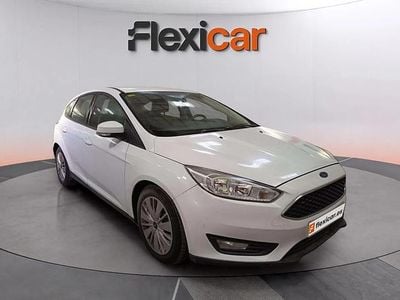 Usado Ford Focus 125 CV (91 kW) 2015 Blanco Berlina