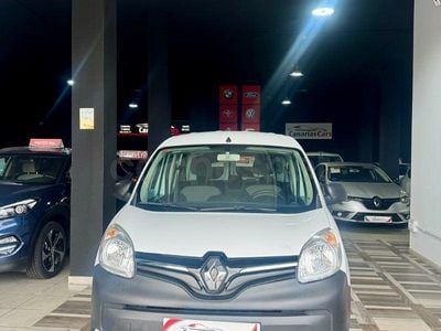 Usado Renault Kangoo Zen 95 CV (69 kW) 2021 Blanco Monovolumen