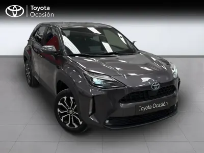 Usado Toyota Yaris Active 116 CV (85 kW) 2022 Gris Utilitario