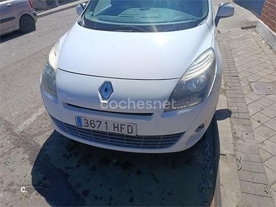 Usado Renault Scénic III Dynamique 110 CV (80 kW) 2011 Blanco Monovolumen