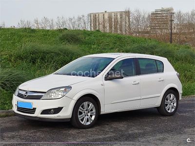 Blanco Usado 2009 Opel Astra Edition Berlina | 3000 € (Precio justo)