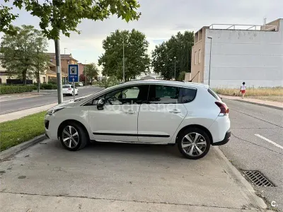 Usado Peugeot 3008 Allure 120 CV (88 kW) 2014 Blanco Familiar