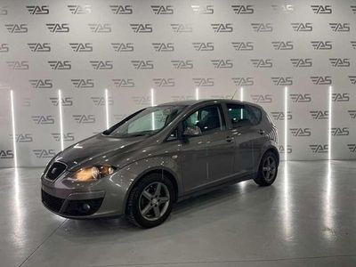 Usado Seat Altea XL Ecomotive 105 CV (77 kW) 2014 Gris Monovolumen
