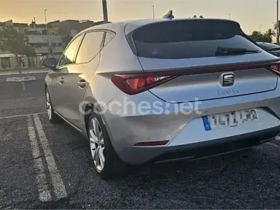 Usado Seat Leon Style 110 CV (80 kW) 2021 Gris / plata Berlina