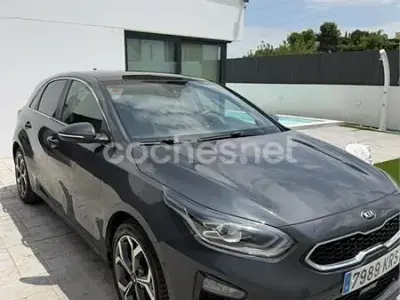 Usado Kia Ceed Launch Edition 136 CV (100 kW) 2018 Gris / plata Utilitario