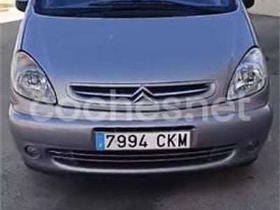 Usado Citroën Xsara Picasso Exclusive 90 CV (66 kW) 2003 Violeta / lila Monovolumen